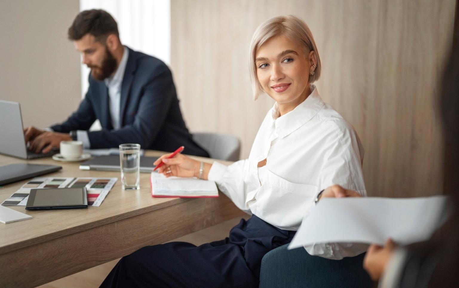 Sessão de trabalho colaborativo sobre planeamento financeiro empresarial