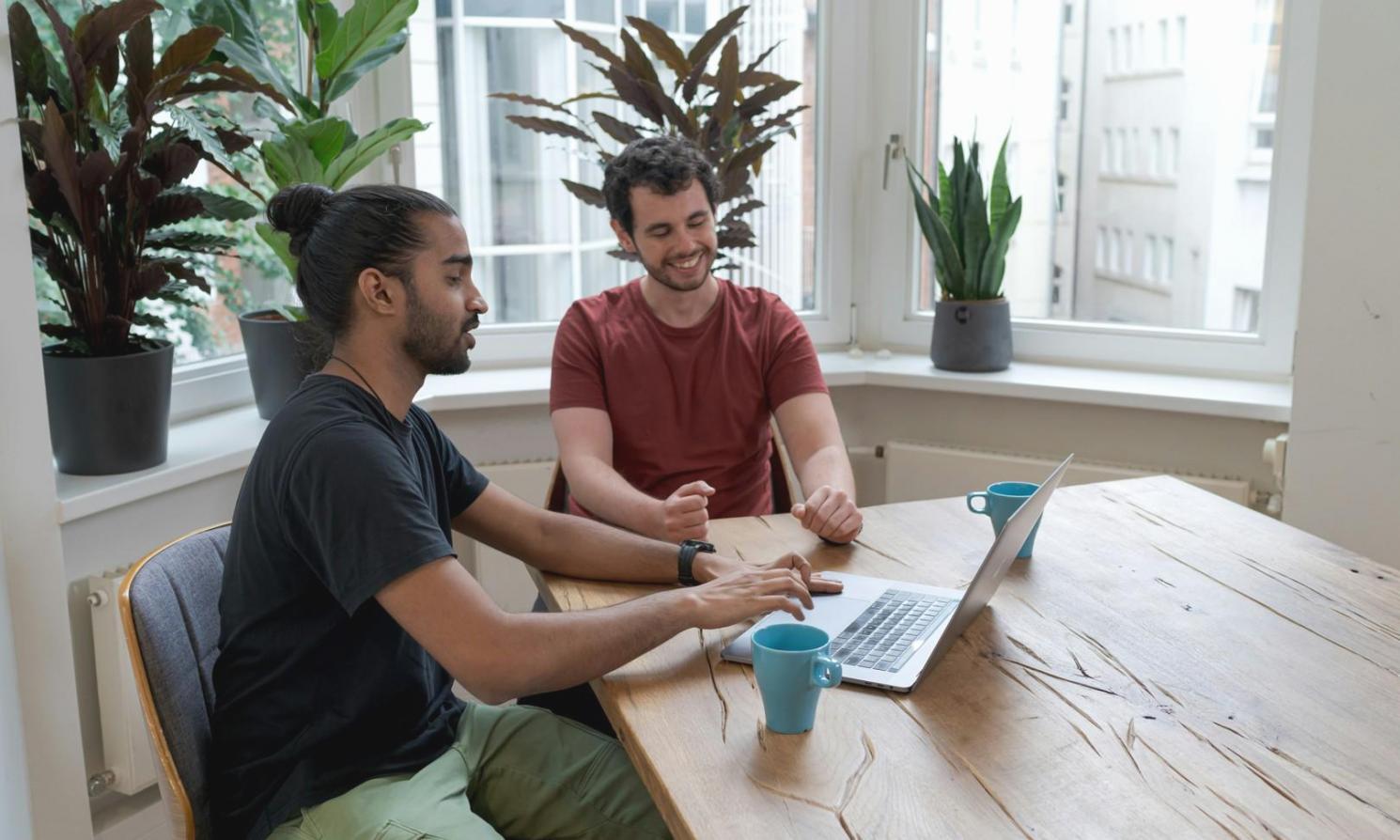 Análise de demonstrações financeiras durante sessão formativa